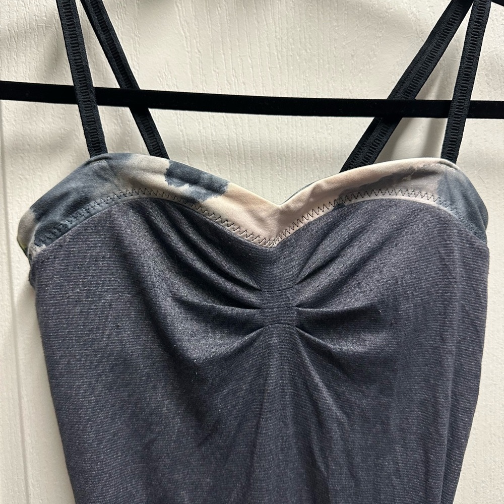 Lululemon Gray Women's tabk top size 2, with pads/NWOT# 406